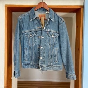 Levi’s ex-boyfriend trucker jacket